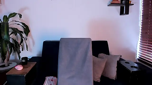 im amber online show from 30, 4, 2026