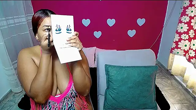 Snapshot of violeta_rous chatting on 19, 5, 2026 violeta rous online show from 19, 5, 2026