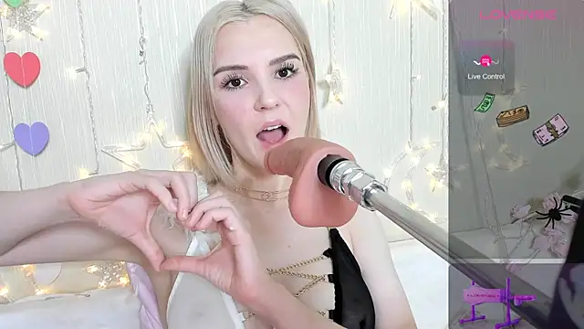 Kaya Devis online show from 2, 11, 2025