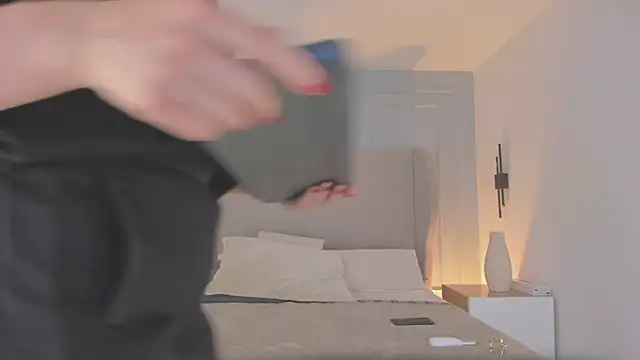 chloe d online show from 21, 4, 2026