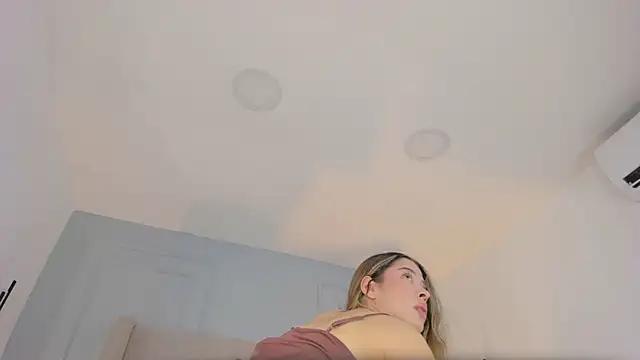 chloe d online show from 23, 4, 2026