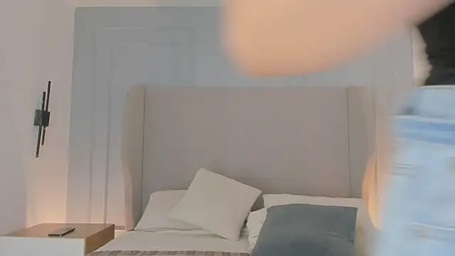 chloe d online show from 23, 4, 2026