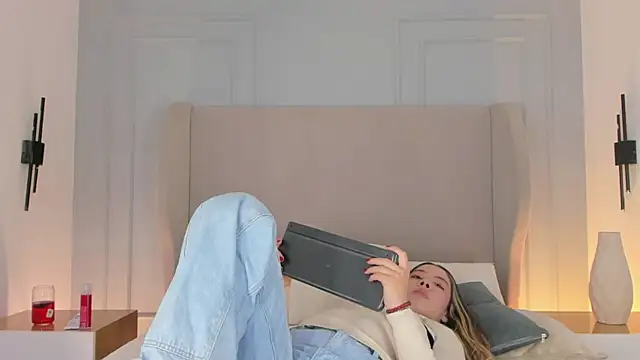 chloe d online show from 12, 4, 2026