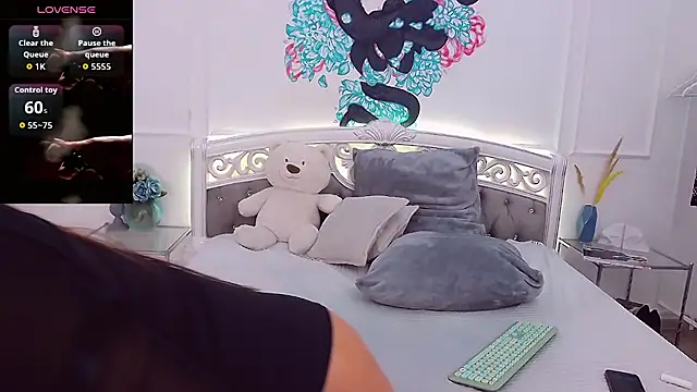 CrissyTaylor online show from 16, 11, 2025