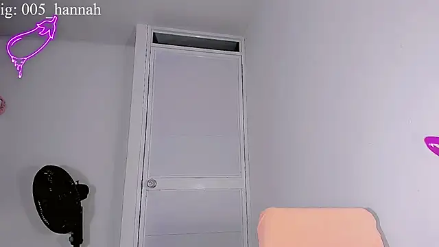 Hannahsmit online show from 4, 10, 2025