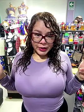 ROSALIALUCY online show from 7, 11, 2025