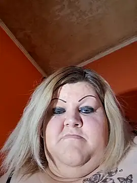 ducicsajsziii online show from 8, 4, 2026