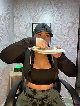 sexyyykloee online show from 21, 10, 2025