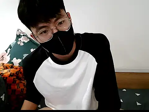 Gwencloudy online show from 4, 10, 2025