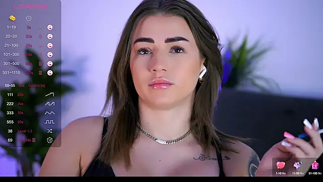 AishaCarter online show from 10, 10, 2025