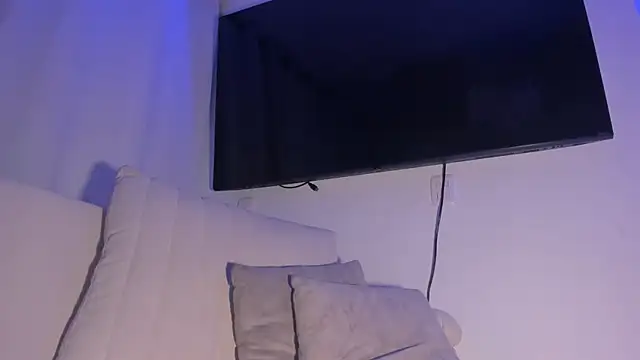 Snapshot of HannahDavis_ chatting on 8, 5, 2026 HannahDavis online show from 8, 5, 2026