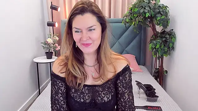 Adele Russo online show from 31, 1, 2025