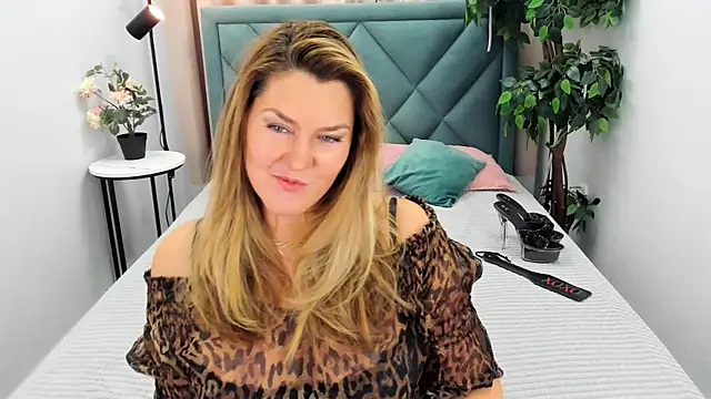 Adele Russo online show from 14, 9, 2025