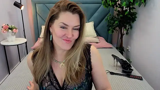 Adele Russo online show from 5, 3, 2026