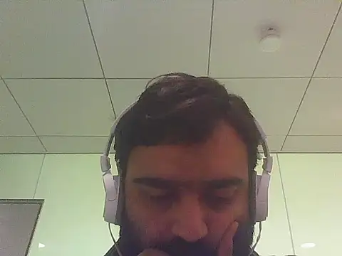 Snapshot of JohnBond009 chatting on 22, 5, 2026 JohnBond009 online show from 22, 5, 2026