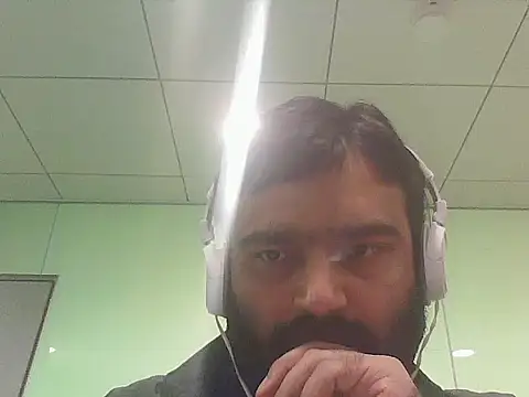 Snapshot of JohnBond009 chatting on 21, 5, 2026 JohnBond009 online show from 21, 5, 2026
