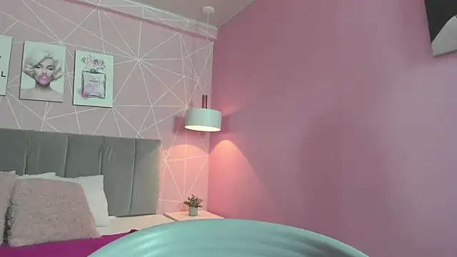 dolly zoe online show from 13, 3, 2025