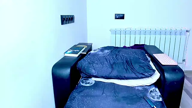 Snapshot of dollmore chatting on 19, 11, 2025 dollmore online show from 19, 11, 2025