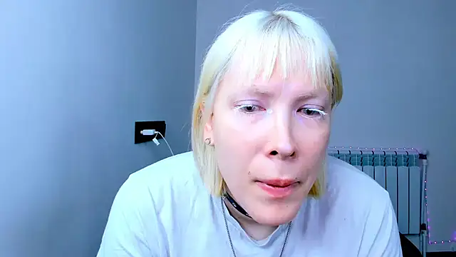 Snapshot of dollmore chatting on 13, 11, 2025 dollmore online show from 13, 11, 2025