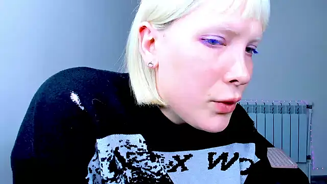 Snapshot of dollmore chatting on 16, 11, 2025 dollmore online show from 16, 11, 2025