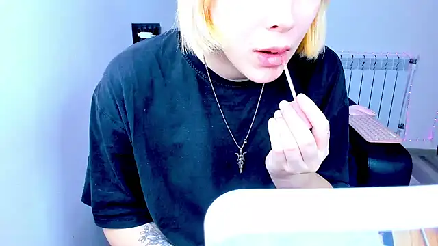 Snapshot of dollmore chatting on 24, 10, 2025 dollmore online show from 24, 10, 2025