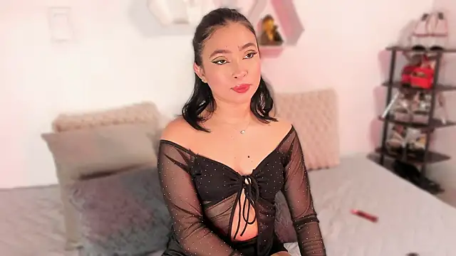 Snapshot of valerycolins chatting on 18, 2, 2026 valerycolins online show from 18, 2, 2026