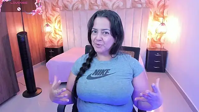 lucia vonne  online show from 25, 5, 2026