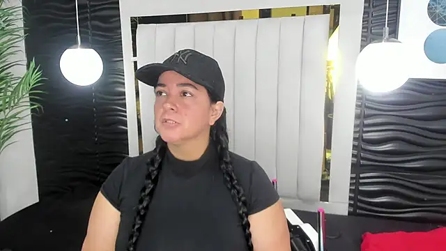 lucia vonne  online show from 19, 2, 2025