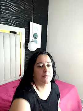 lucia vonne  online show from 25, 2, 2025