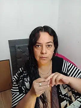 lucia vonne  online show from 4, 6, 2026