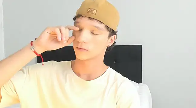 angelcortes online show from 25, 2, 2025