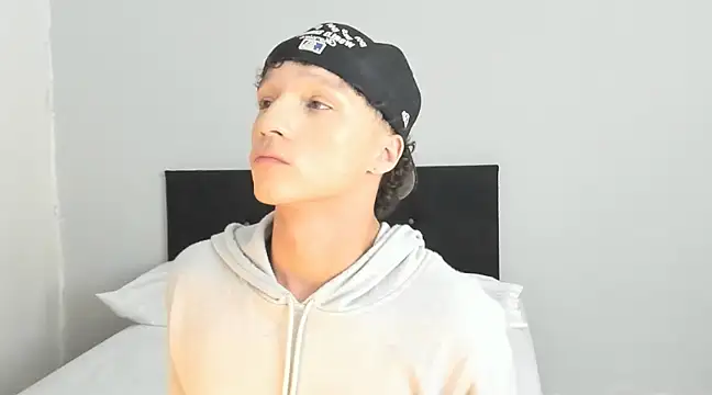 angelcortes online show from 4, 3, 2025