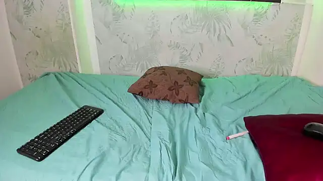 yungelitamor  online show from 23, 3, 2025