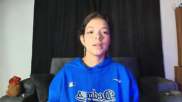 yungelitamor  online show from 23, 9, 2025