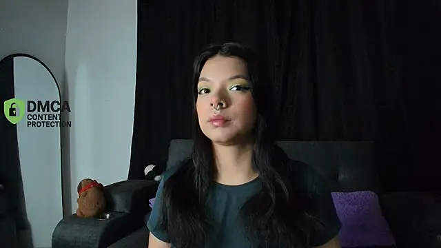 yungelitamor  online show from 14, 4, 2026