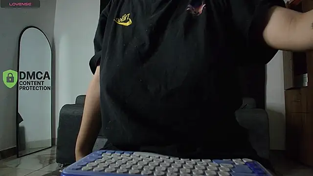 yungelitamor  online show from 24, 4, 2026