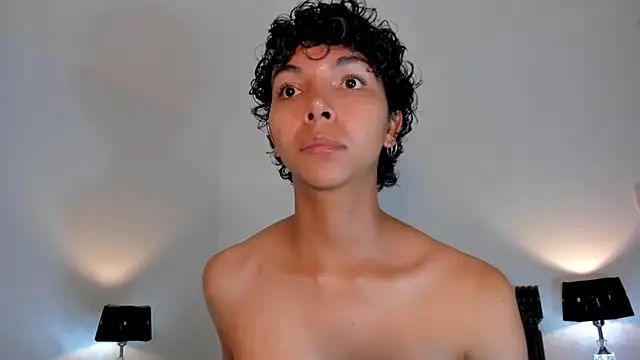 xhenisa  online show from 13, 3, 2025