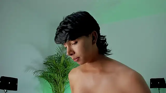 xhenisa  online show from 8, 10, 2025