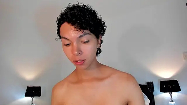 xhenisa  online show from 10, 3, 2025