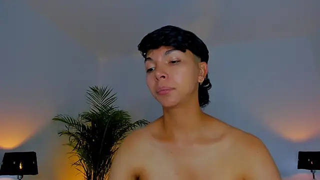 xhenisa  online show from 23, 9, 2025