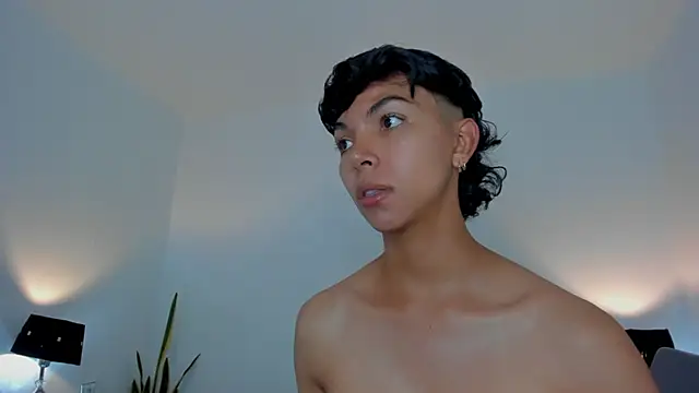 xhenisa  online show from 2, 3, 2026