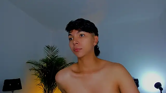 xhenisa  online show from 25, 9, 2025