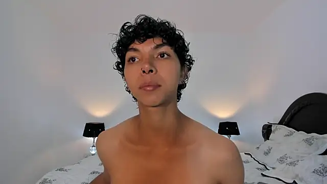 xhenisa  online show from 14, 1, 2025