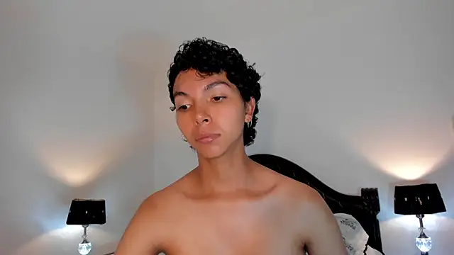 xhenisa  online show from 10, 3, 2025