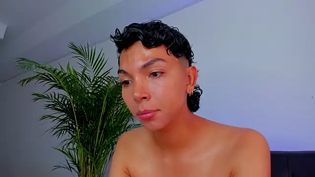 xhenisa  online show from 13, 11, 2025