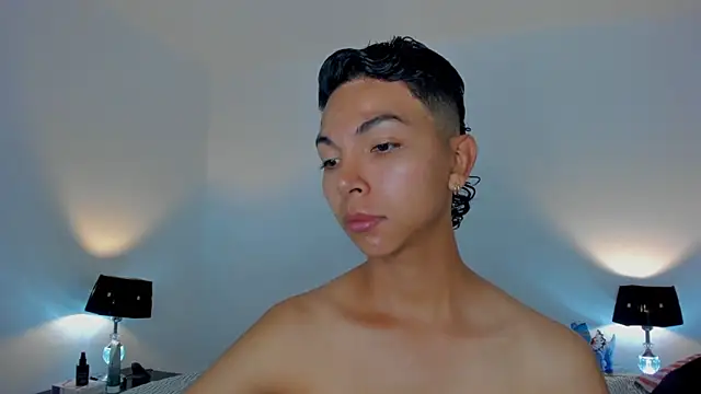 Snapshot of xhenisa_ chatting on 10, 3, 2026 xhenisa online show from 10, 3, 2026