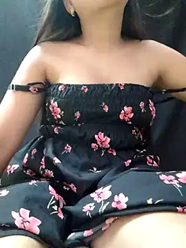 Snapshot of Roshni_98 chatting on 15, 7, 2026 Roshni 98 online show from 15, 7, 2026