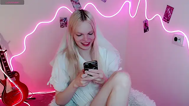 Emily Nyaffee online show from 24, 9, 2025