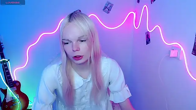 Emily Nyaffee online show from 25, 10, 2025