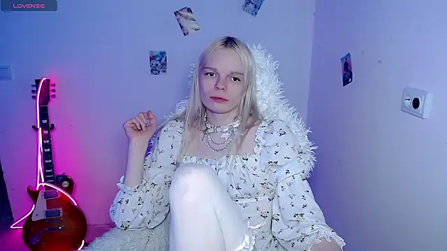 Snapshot of Emily_Nyaffee chatting on 2, 2, 2026 Emily Nyaffee online show from 2, 2, 2026